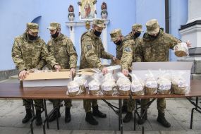 Consecration of Easter cakes for the military