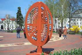 Тематическая фотозона в виде трехметровой писанки