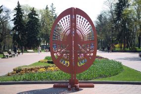 Тематическая фотозона в виде трехметровой писанки