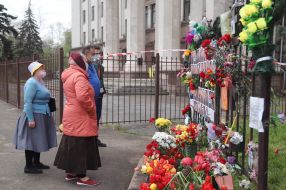 People brought flowers to Kulikovo field