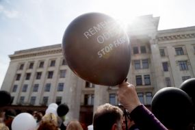 People came to Kulikovo field to honor the memory of those killed on May 2, 2014