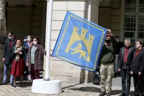 Raising the flag of Lviv