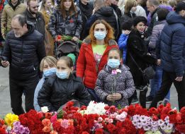 Покладання квітів до могили Невідомого солдата у парку Вічної Слави