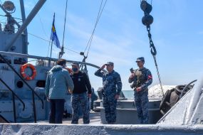 Alexander Starukh and servicemen