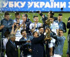 FC "Dynamo" (Kiev) players with the Cup of Ukraine