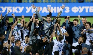 FC "Dynamo" (Kiev) players with the Cup of Ukraine