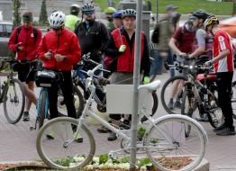 An impromptu monument to dead cyclists near the Kyiv City Council