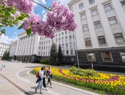 Flowerbed with tulips near the President's Office