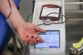 Донор здає кров