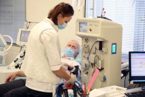 Донор сдает кровь