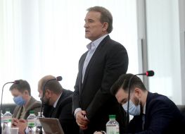 Viktor Medvedchuk with lawyers