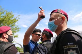 Молодой человек с крестом