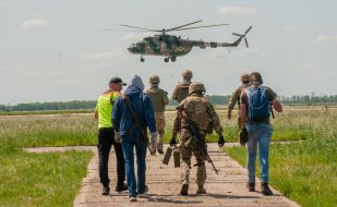 Training of territorial defense fighters on liquidation of sabotage group at Chuguiv military airfield