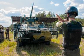 Special meeting with the crews of armored personnel carriers and military unit 2276