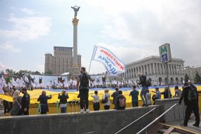 Investors of Arkada Bank unfurled the flag of Ukraine on Independence Square
