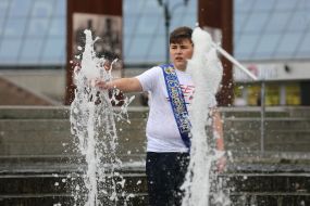 The graduate bathes in a fountain