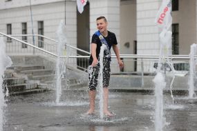 The graduate bathes in a fountain