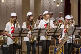 Музыканты оркестра «Сурма»