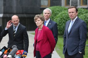 Джин Шахін, Роб Портман та Крістофер Мерфі