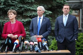 Джин Шахін, Роб Портман та Крістофер Мерфі