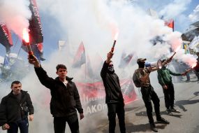 Акція протесту проти продажу землі біля будівлі Конституційного суду