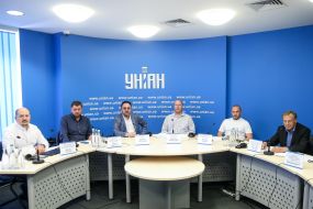 Denys Khrenov, Yevhen Symonets, Mykyta Poturayev, Mykhaylo Hannytskyy, Yosyp Pintus and Anatoliy Stroy