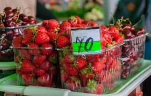Strawberries on the counter at the Central Market in Kharkov