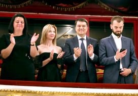 Iryna Hrymak, Dmitry Razumkov with his wife Julia at the Opera House