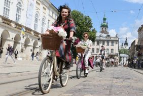Retro bicycle promenade "Batyry on rovers" in Lviv