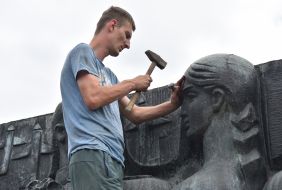 Dismantling of bas-reliefs on the Monument of Military Glory of the Soviet Armed Forces in Lviv