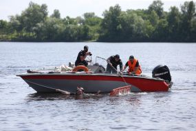 Rescue divers remind vacationers about the rules of conduct near the water on the beach in Kiev