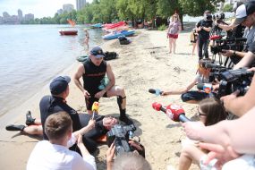 Rescue divers remind vacationers about the rules of conduct near the water on the beach in Kiev