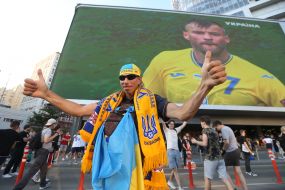 Fans in the fan zone in Kyiv