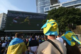 Fans in the fan zone in Kyiv