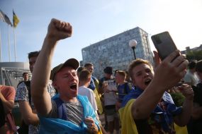 Fans in the fan zone in Kyiv