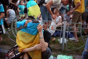 Fans in the fan zone in Kyiv