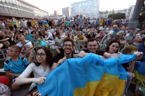 Fans in the fan zone in Kyiv