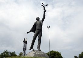 Monument to aircraft designer Igor Sikorsky