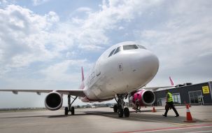 Самолет в аэропорту "Киев"