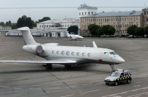 Самолет в аэропорту "Киев"