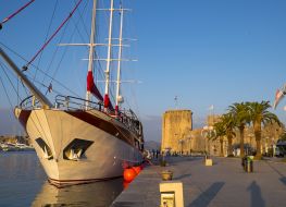 Ship and fortress of Camerlengo