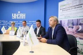 Press briefing participants