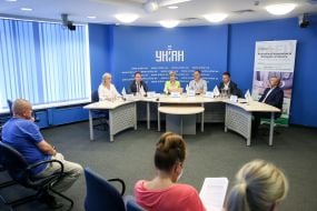 Press briefing participants