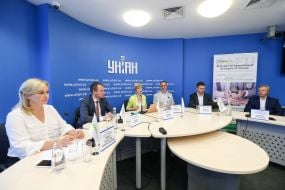 Press briefing participants