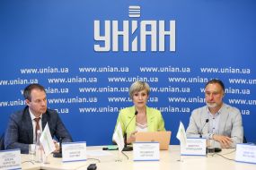 Press briefing participants