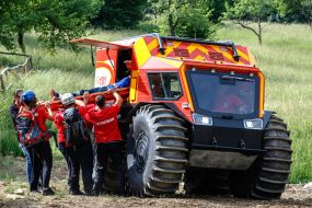 Rescuers are evacuating the victim