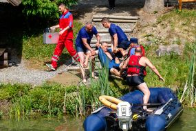 Diving service workers rescue a conditional victim on the water