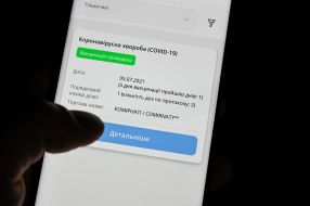 Фото екрану телефона, на якому відкритий додаток сервісу Helsi
