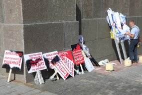 Participants of the auto-meeting of investors of Arcade Bank in Kyiv