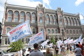 Participants of the auto-meeting of investors of Arcade Bank in Kyiv